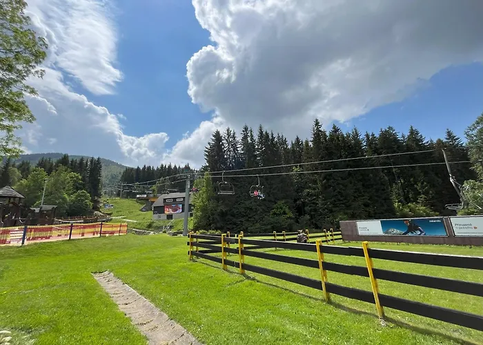 Apartman Resident A001 - Bezbarierovy Apartman Idealni Pro Rodiny S Detmi, V Tesne Blizkosti Anenskeho Udoli, Bobove Drahy, Ski Arealu, Ski Skoly, Free Parking, Free Wifi, Vyhled Do Zahrady S Posezenim Na Terase, Detske Hriste V Arealu