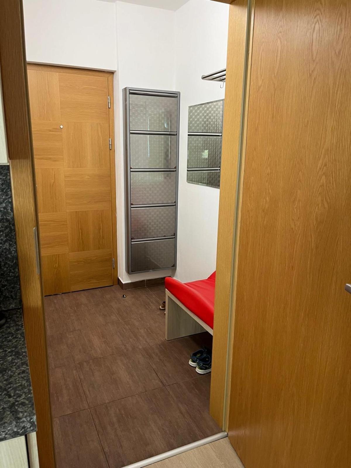 דירה Resident A001 - Bezbarierovy Idealni Pro Rodiny S Detmi, V Tesne Blizkosti Anenskeho Udoli, Bobove Drahy, Arealu, Skoly, Free Parking, Free Wifi, Vyhled Do Zahrady S Posezenim Na Terase, Detske Hriste V Arealu