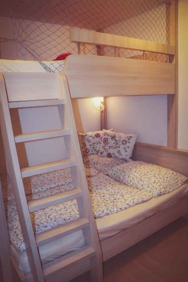 Resident A001 - Bezbarierovy Idealni Pro Rodiny S Detmi, V Tesne Blizkosti Anenskeho Udoli, Bobove Drahy, Arealu, Skoly, Free Parking, Free Wifi, Vyhled Do Zahrady S Posezenim Na Terase, Detske Hriste V Arealu
